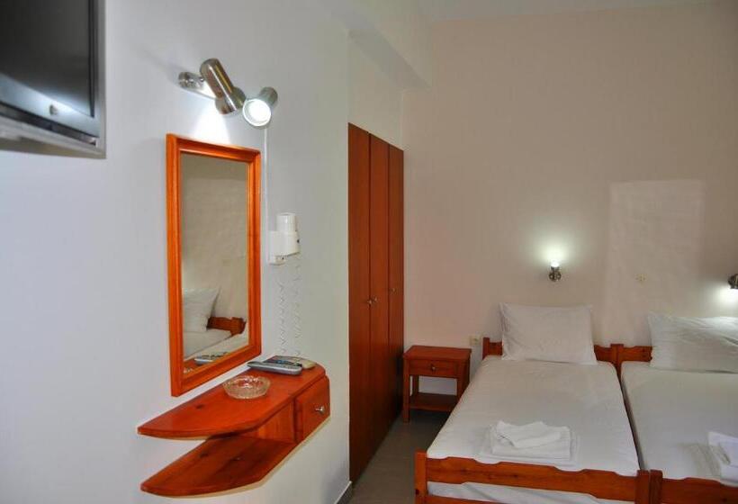 スタンダードトリプルルーム, Nora