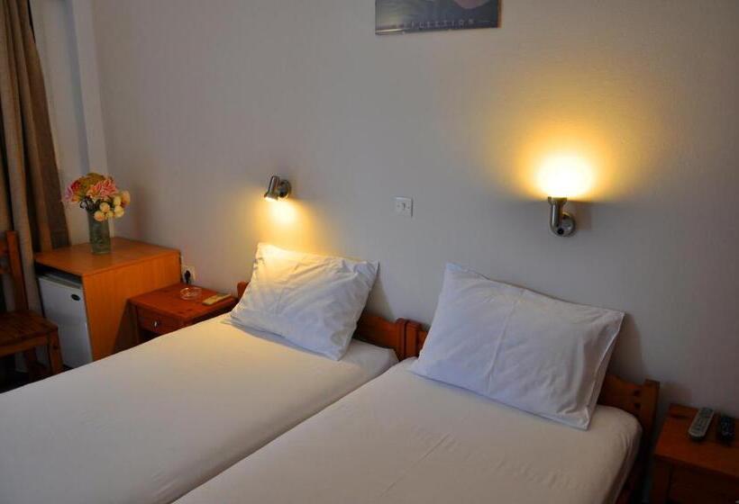 スタンダードトリプルルーム, Nora