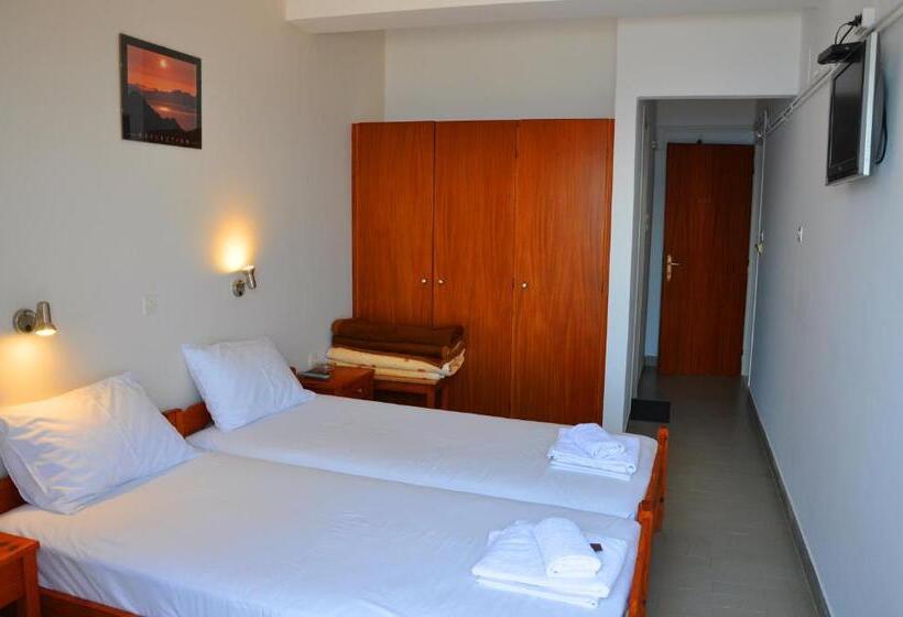 スタンダードトリプルルーム, Nora