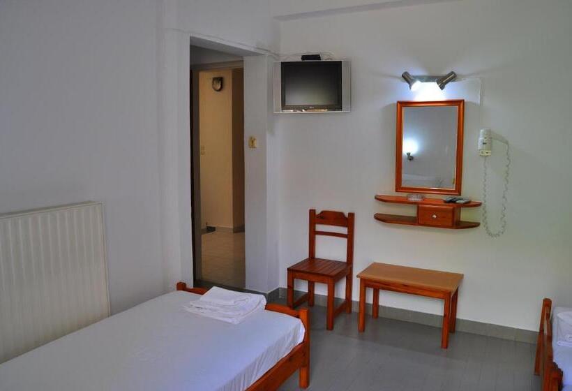 スタンダードトリプルルーム, Nora