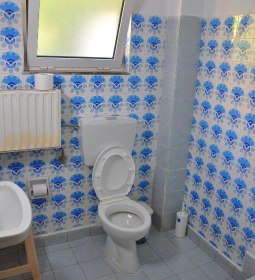 スタンダードトリプルルーム, Nora