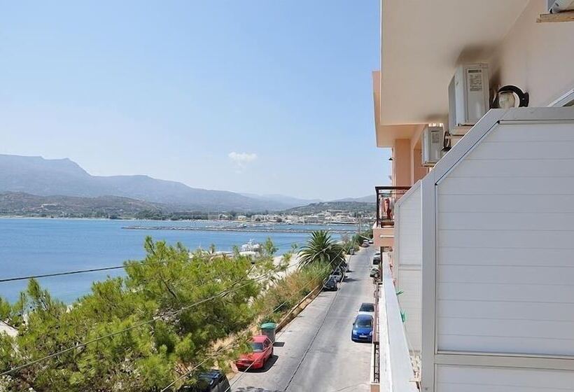 スタンダードトリプルルーム, Nora