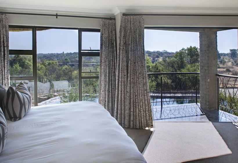 غرفة ديلوكس, The Blades