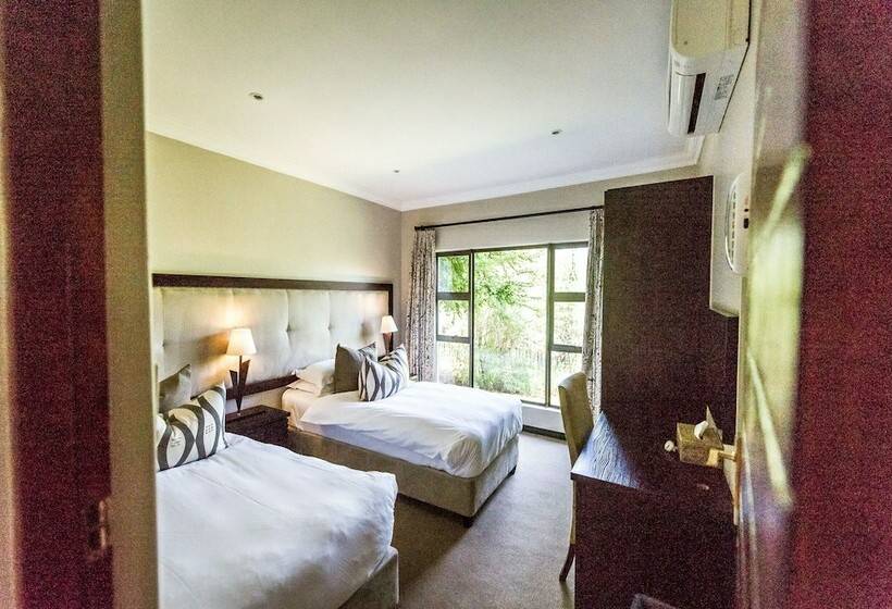 غرفة ديلوكس, The Blades