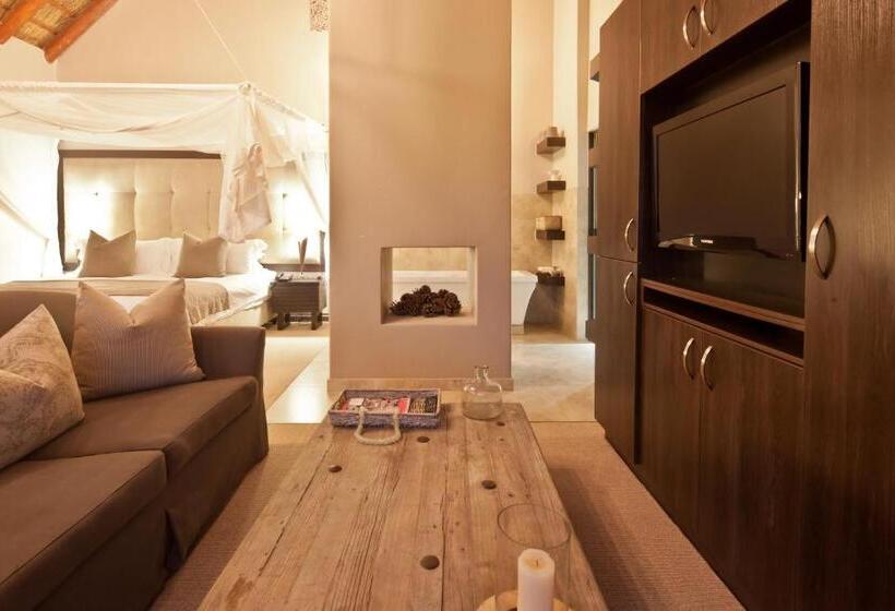 جناح إدارى, The Blades