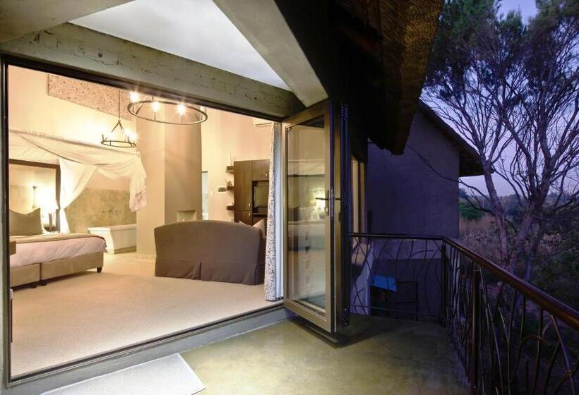 جناح إدارى, The Blades