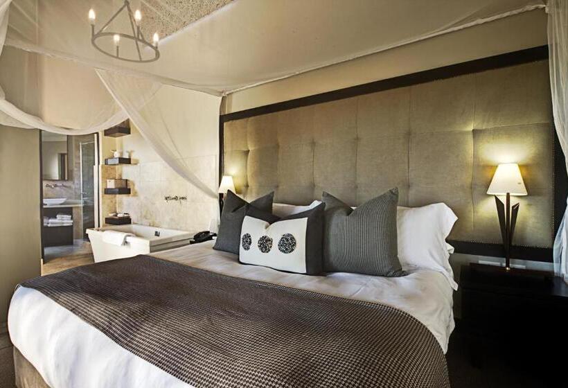 جناح إدارى, The Blades