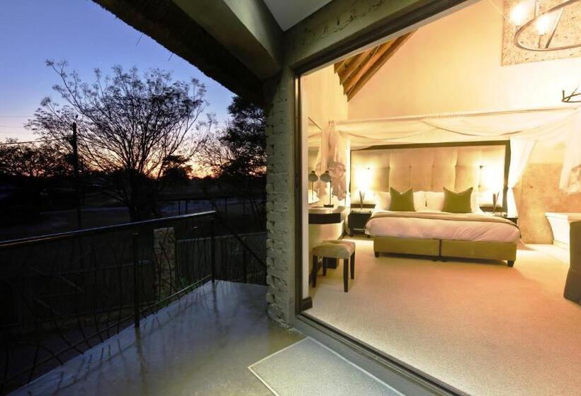 جناح إدارى, The Blades