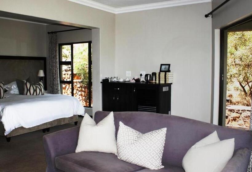 غرفة عائلية, The Blades