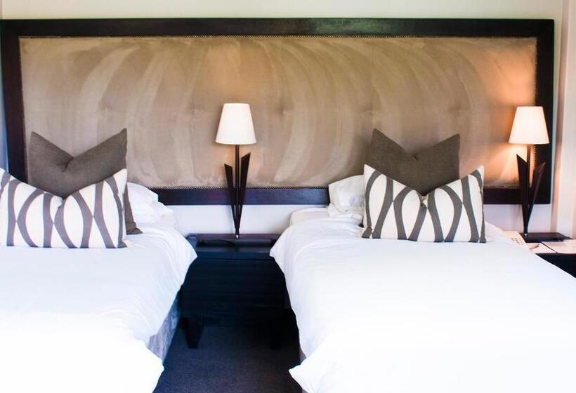 غرفة عائلية, The Blades