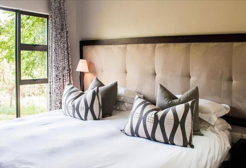 غرفة عائلية, The Blades