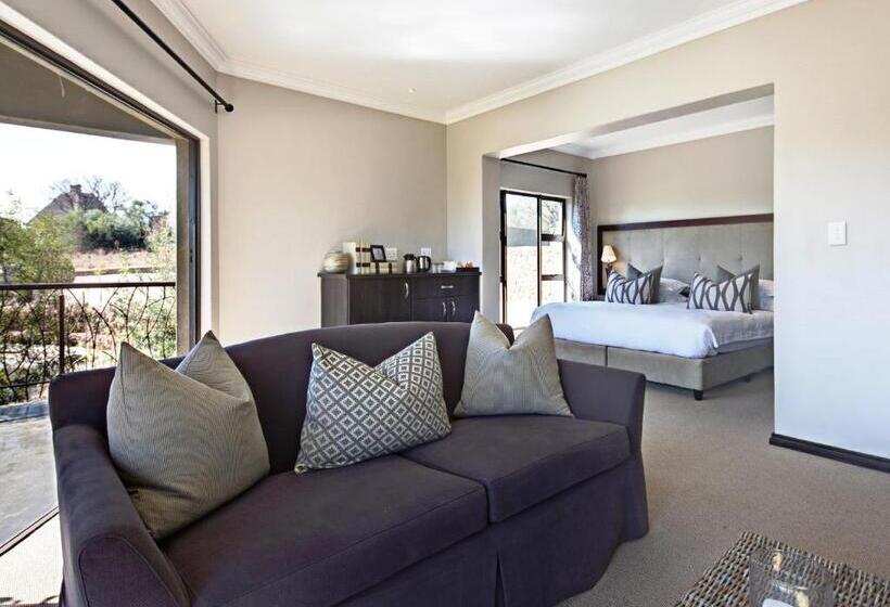 غرفة ديلوكس, The Blades