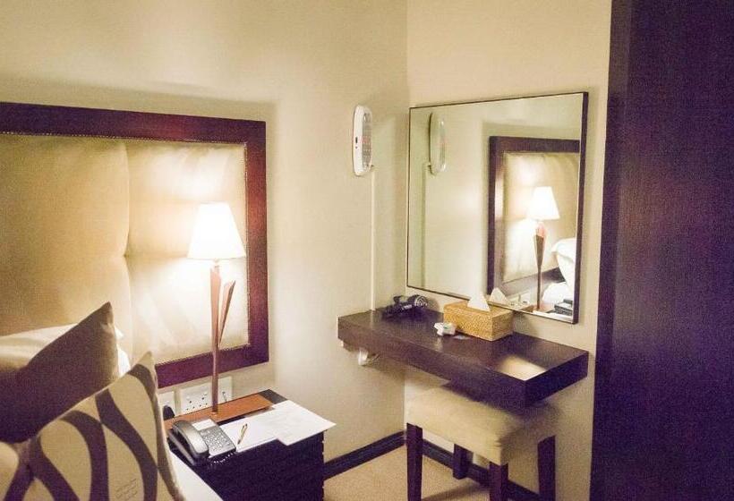 غرفة قياسية, The Blades