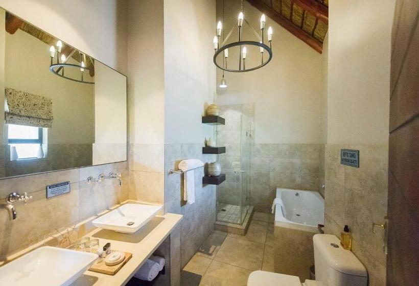 غرفة قياسية, The Blades