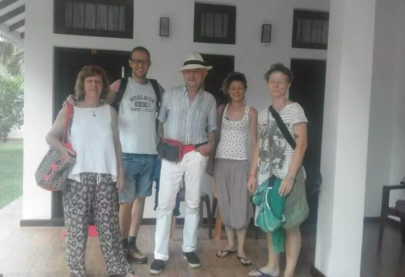 デラックストリプルルーム, Adara Negombo