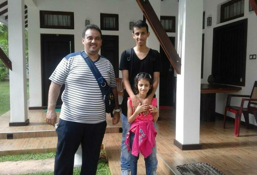 חדר דלוקס לשלושה, Adara Negombo