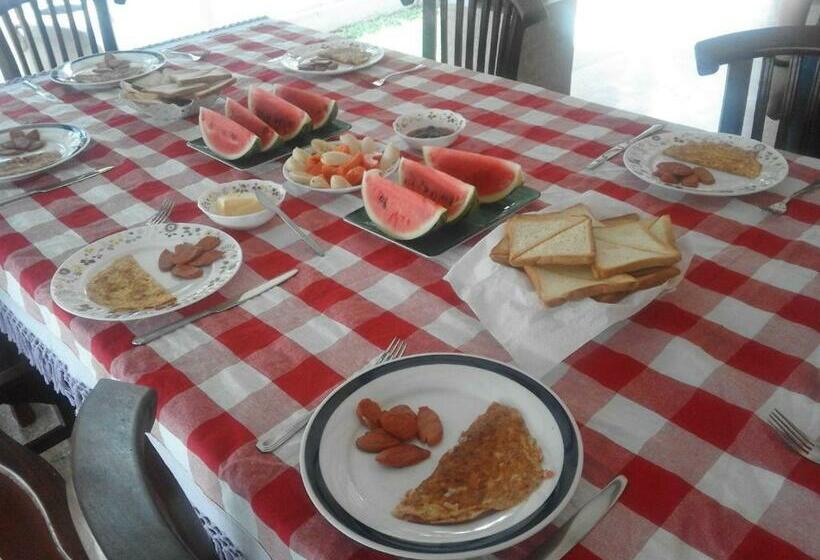 חדר דלוקס לשלושה, Adara Negombo