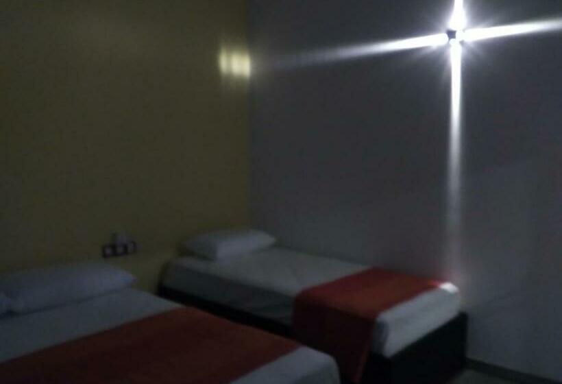 חדר דלוקס לשלושה, Adara Negombo