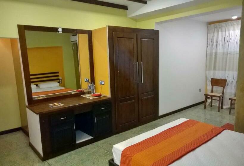 חדר דלוקס לשלושה, Adara Negombo