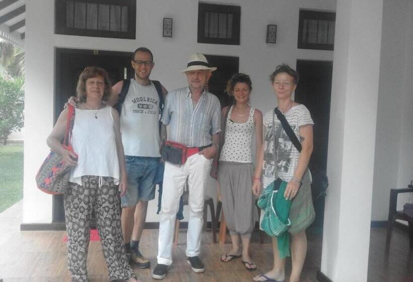 חדר דלוקס, Adara Negombo