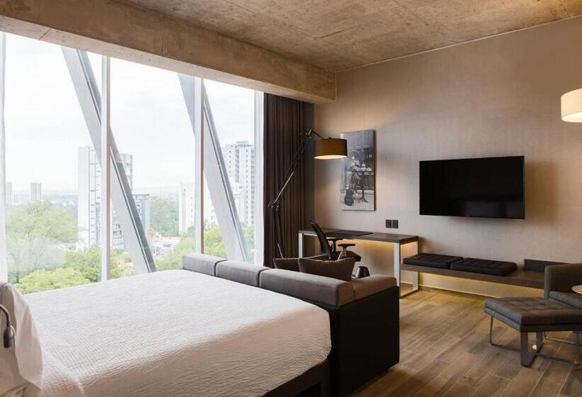带大床的小型套房, Ac Hotel By Marriott Guadalajara Mexico