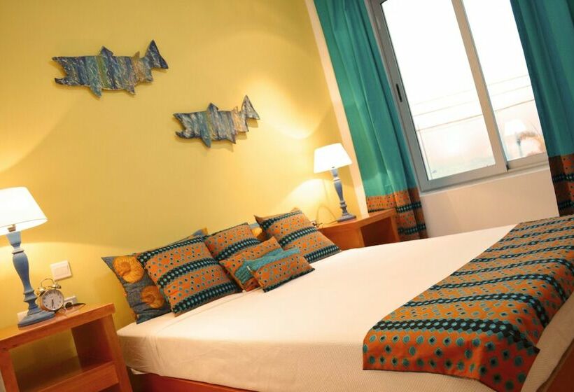 اتاق استاندارد با چشمانداز دریا, Art House