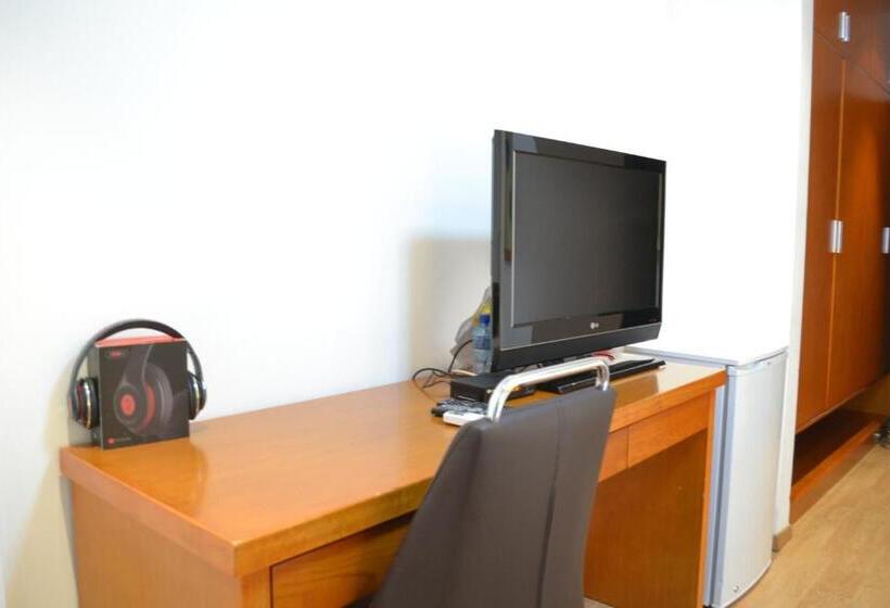 اتاق استاندارد با چشمانداز دریا, Art House