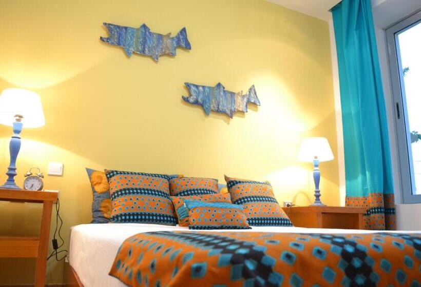 اتاق استاندارد با چشمانداز دریا, Art House