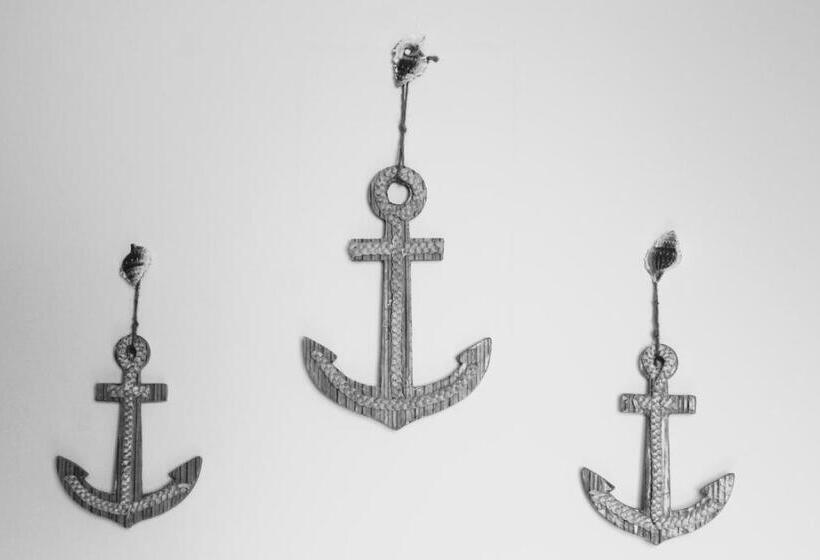 اتاق استاندارد با چشمانداز دریا, Art House