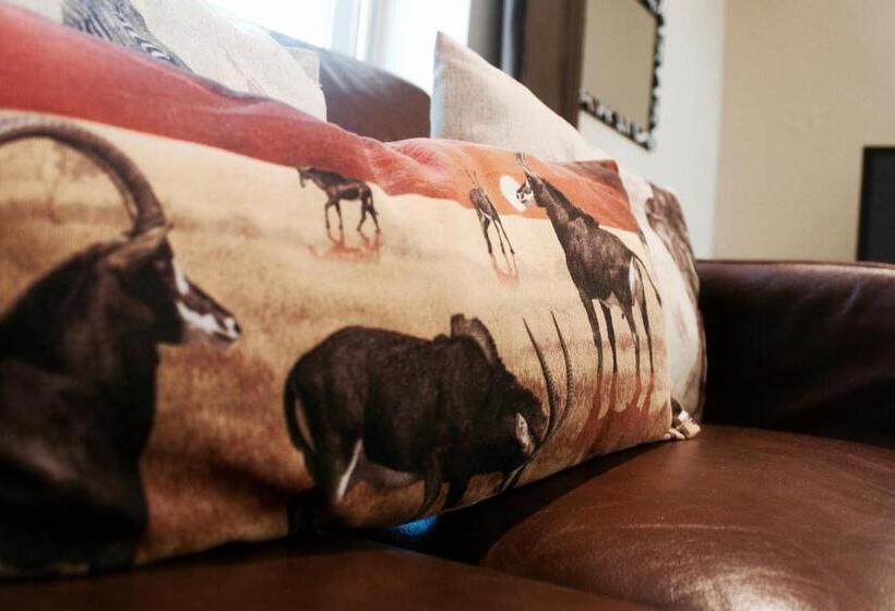 اتاق استاندارد با چشمانداز دریا, Art House