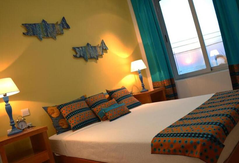 Deluxe Suite King Bed, Art House