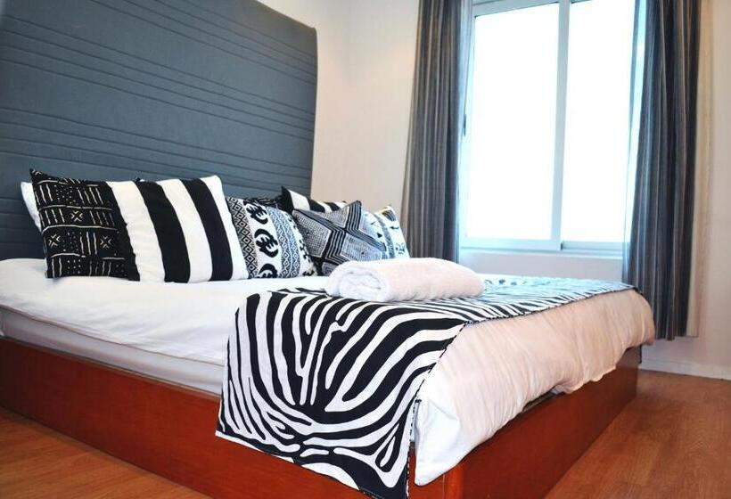 Deluxe Suite King Bed, Art House