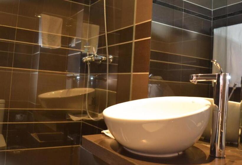 Deluxe Suite King Bed, Art House