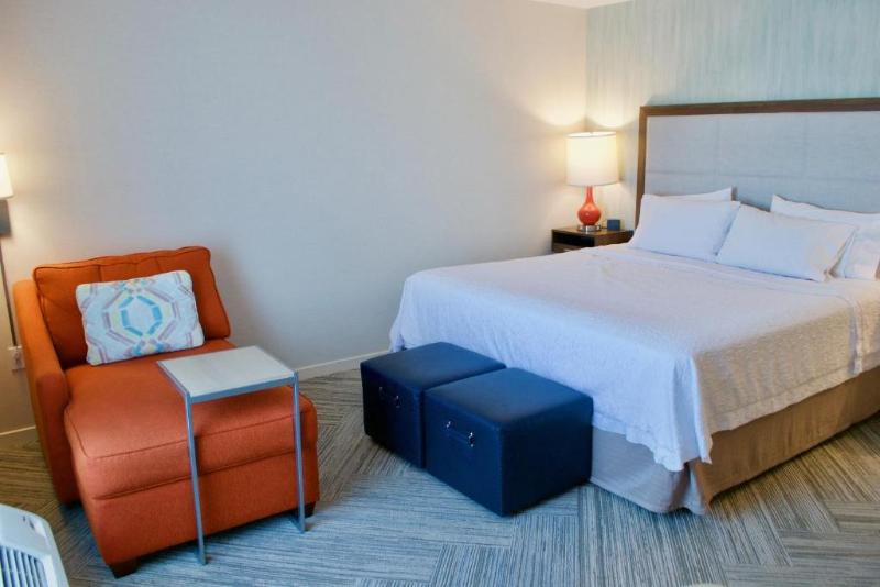 חדר סטנדרט עם מיטת קינג, Chateau Fredericton, Trademark Collection By Wyndham