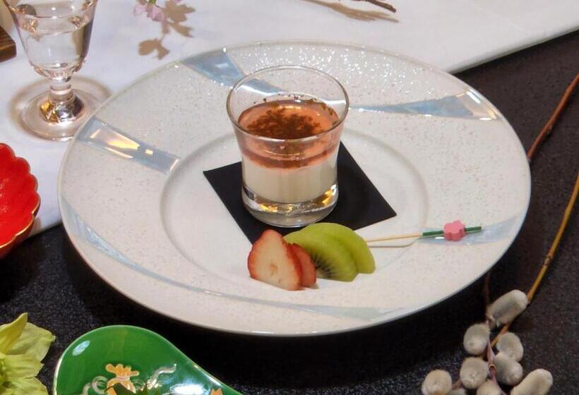 חדר סטנדרט לשלושה עם חדר אמבטיה משוף, Kashoutei Hanaya