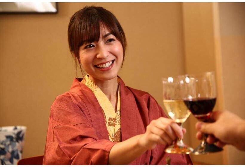 חדר סטנדרט לארבעה, Kashoutei Hanaya