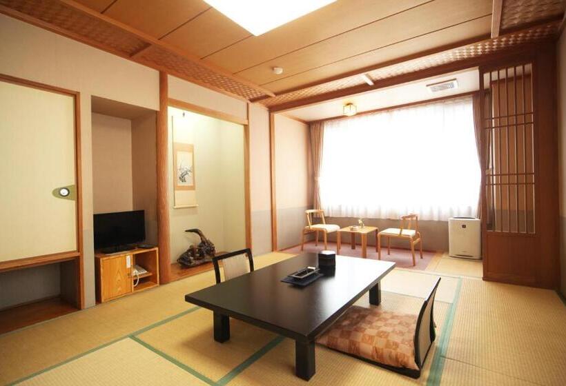 חדר סטנדרט לארבעה, Kashoutei Hanaya