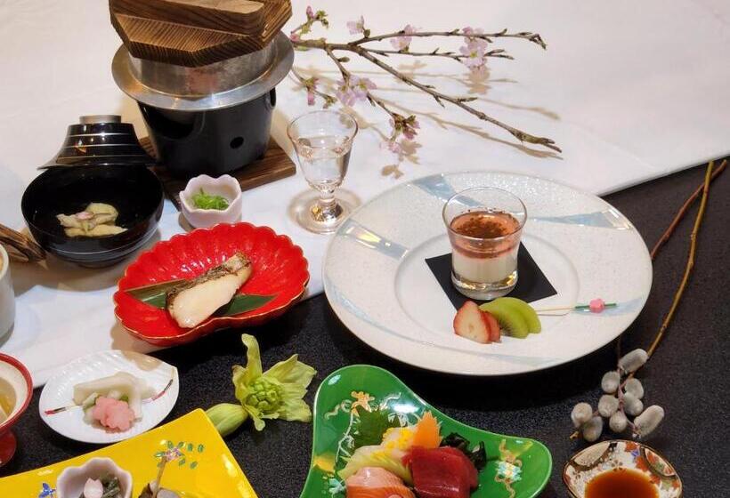 חדר סטנדרט לארבעה, Kashoutei Hanaya