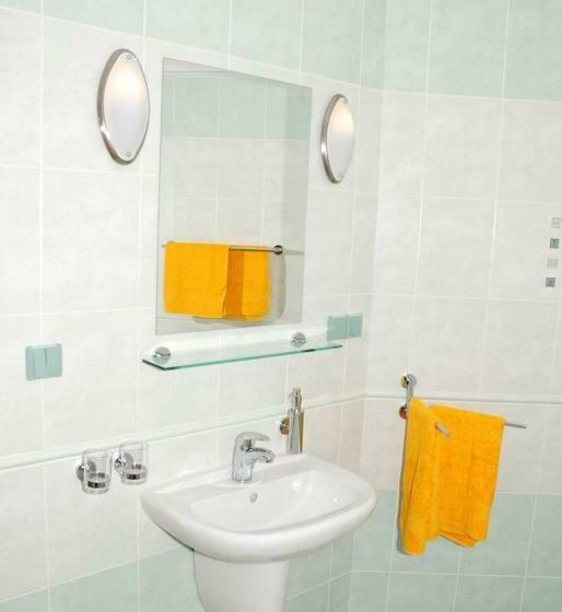 スイート, Ostrov Garni