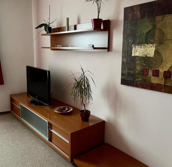 スイート, Ostrov Garni