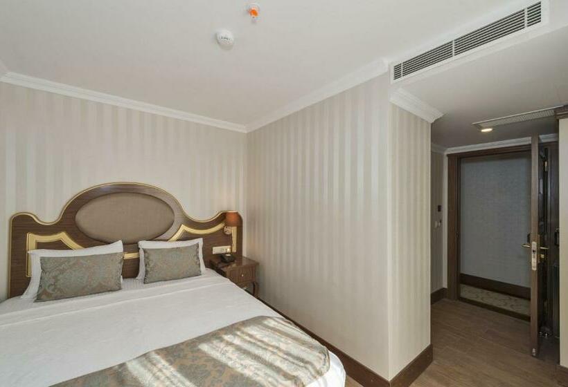 اتاق اکونومی, The Central Hotel