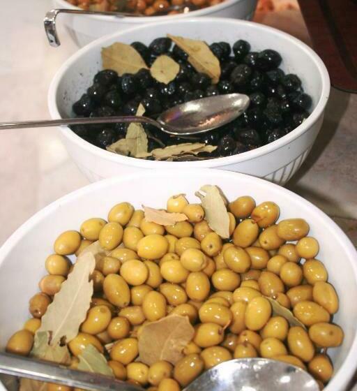 اتاق اکونومی, The Central Hotel