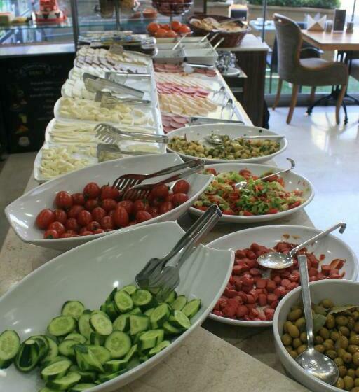 اتاق اکونومی, The Central Hotel