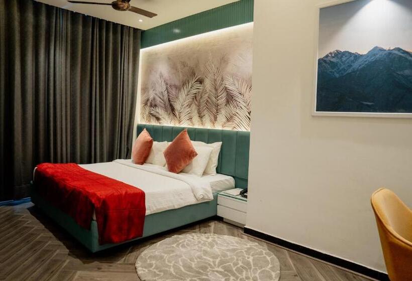 اتاق لوکس, Redwood Resort