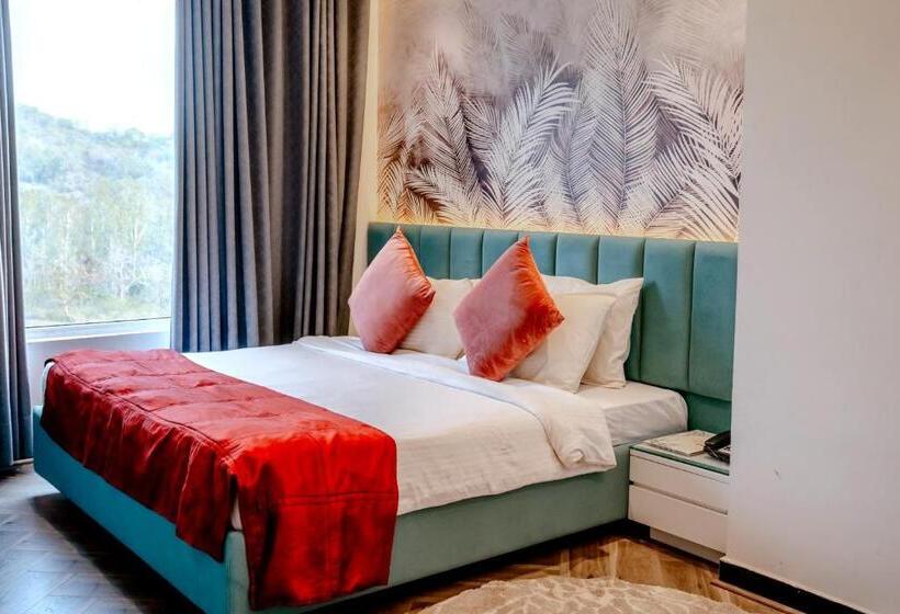 اتاق لوکس, Redwood Resort