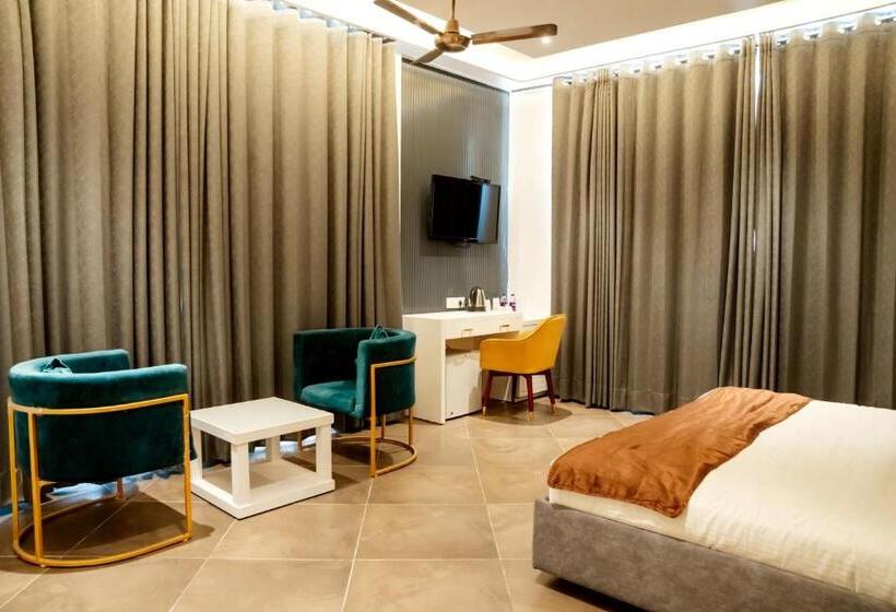 اتاق استاندارد, Redwood Resort