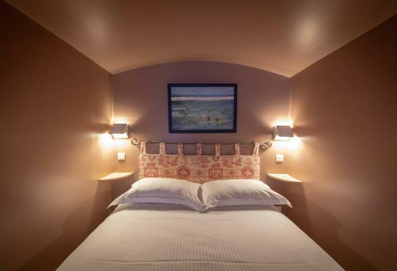 Люкс, Relais Hôtelier Douce France