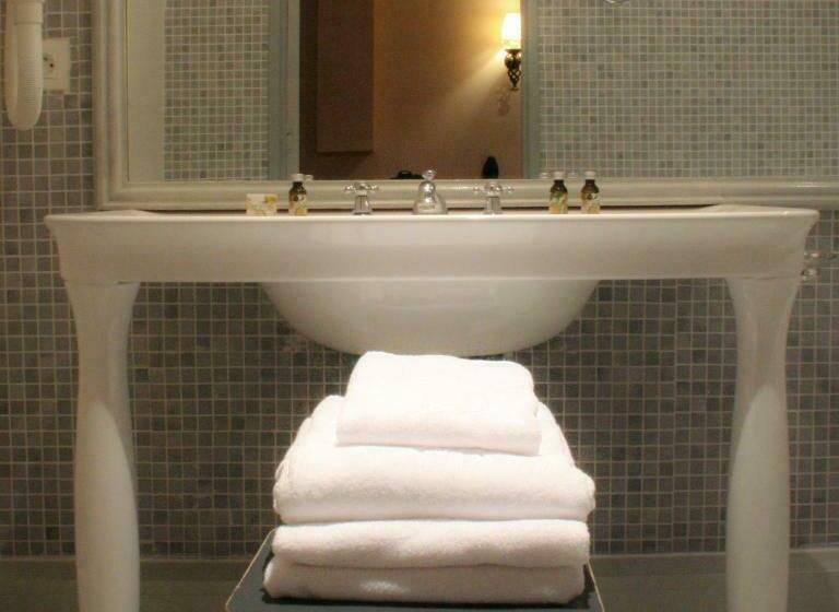 Люкс Повышенной Комфортности, Relais Hôtelier Douce France