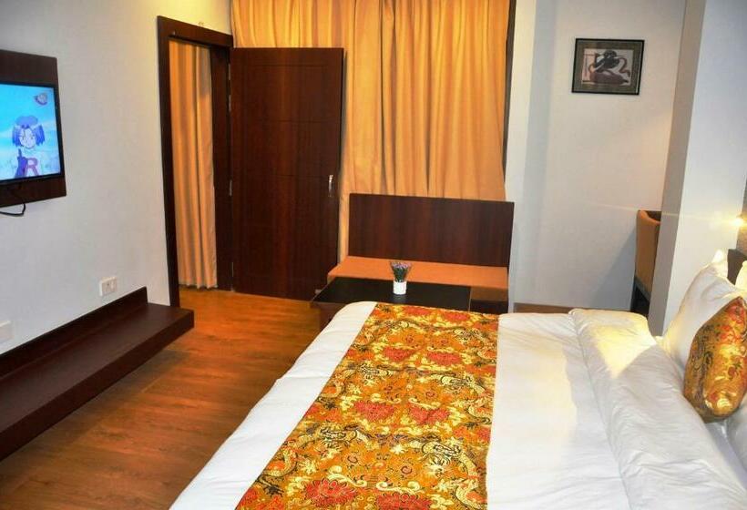 חדר סטנדרט, The Golden Crest