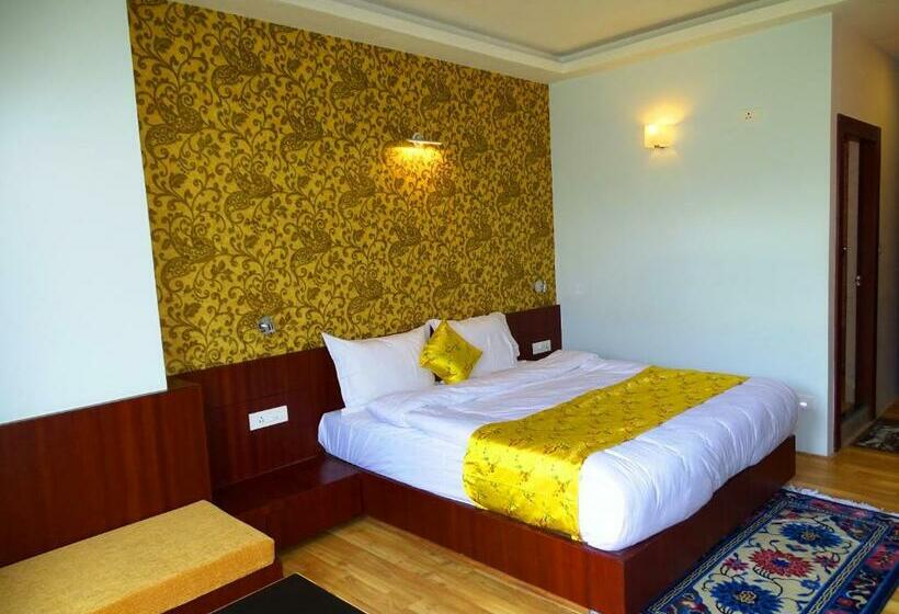 חדר אקזקיוטיב, The Golden Crest